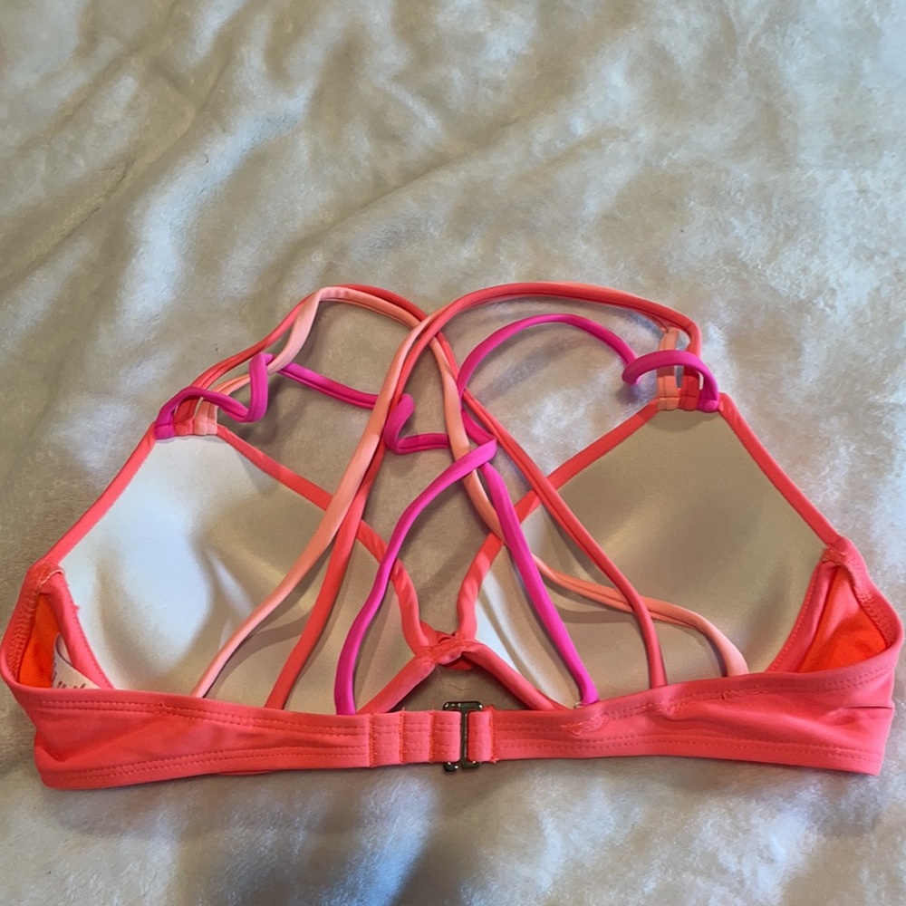 Bikini - Picture 2 of 2